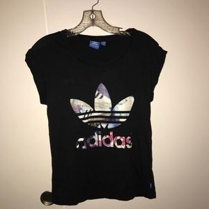 Adidas logo top